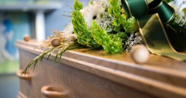 Организуем похороны под ключ с учетом всех деталей и уважением к усопшему и его близким